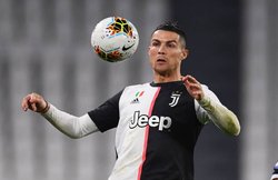 COVID-19: क्रिस्टियानो रोनाल्डो सैलरी का 84 करोड़ रुपए नहीं लेंगे, 5 वेंटिलेटर्स भी करेंगे दान