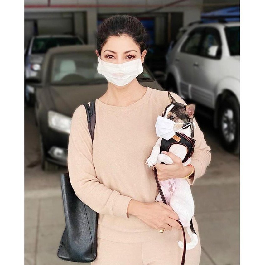 देबीना की तगड़ी फैन फॉलोइंग है। सोशल मीडिया में भी उन्हें लाखों लोग फॉलो करते हैं।