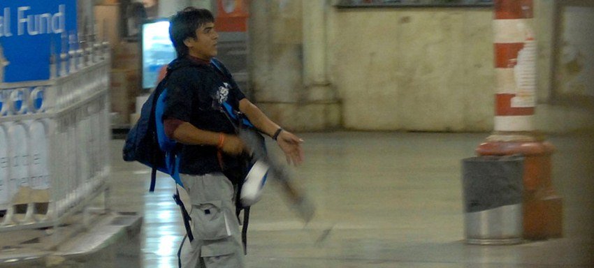 मुंबई में 26/11 को हुए आतंकी हमले के दोषी कसाब को येरवदा जेल में फांसी हुई थी। उससे जब अंतिम इच्छा पूछी गई तो उसने कहा था कि उसके मौत की खबर उसकी मां नूरी को जरूर दे दी जाए। जेल अधिकारियों की सूचना पर पाकिस्तान में भारतीय उच्चायोग के लोग सक्रीय हुए और उसकी मां तक कसाब की खबर पहुंचाई।