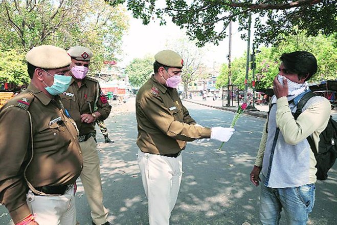 Coronavirus संकट: दिल्ली में ‘कर्फ्यू’ जैसे हाल, अब राजधानी में आवाजाही के लिए भी जरूरी होगी पुलिस अनुमति