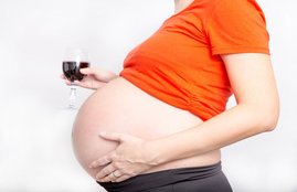 pregnancy, pregnancy tips, alcohol affects on pregnancy, alcohol adverse affects on pregnancy, drinking alcohol is bad for pregnant women, tips for pregnant woman, tips for pregnant woman in hindi, tips for betterment of pregnant woman, pregnant women should not drink alcohol, alcohol affects on pregnancy in hindi, child birth, tips for healthy child birth, newborn child health, alcohol is not good for newborn child, reasons of miscarriage in pregnant women, reasons of miscarriage in pregnant women in hindi, how to stop miscarriage in pregnant women, prevention of miscarriage in pregnant women, prevention of miscarriage in pregnant women in hindi