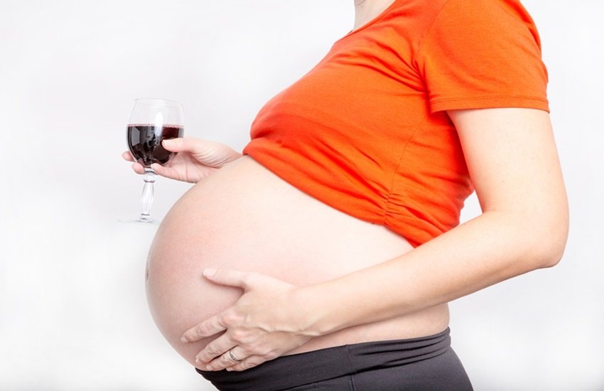 pregnancy, pregnancy tips, alcohol affects on pregnancy, alcohol adverse affects on pregnancy, drinking alcohol is bad for pregnant women, tips for pregnant woman, tips for pregnant woman in hindi, tips for betterment of pregnant woman, pregnant women should not drink alcohol, alcohol affects on pregnancy in hindi, child birth, tips for healthy child birth, newborn child health, alcohol is not good for newborn child, reasons of miscarriage in pregnant women, reasons of miscarriage in pregnant women in hindi, how to stop miscarriage in pregnant women, prevention of miscarriage in pregnant women, prevention of miscarriage in pregnant women in hindi