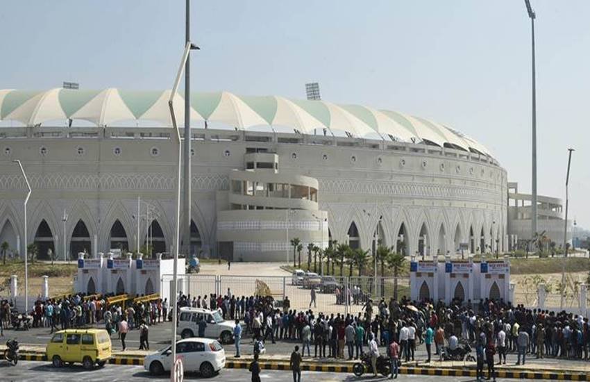 लखनऊ के इकाना स्टेडियम में धुलाएं जाएंगे दर्शकों के हाथ लखनऊ के इकाना स्टेडियम में धुलाएं जाएंगे दर्शकों के हाथ