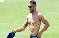 फाफ डुप्लेसिस रनिंग चैलेंज के दौरान हुए NUDE, दक्षिण अफ्रीकी टीम के कई खिलाड़ी थे मौजूद; देखें VIDEO