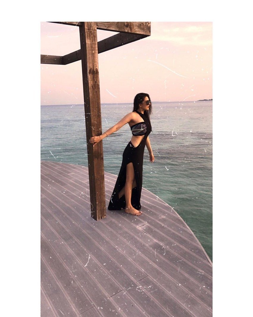 हंसिका के इस मोकओवर को देख उनके फैंस हैरान हैं।