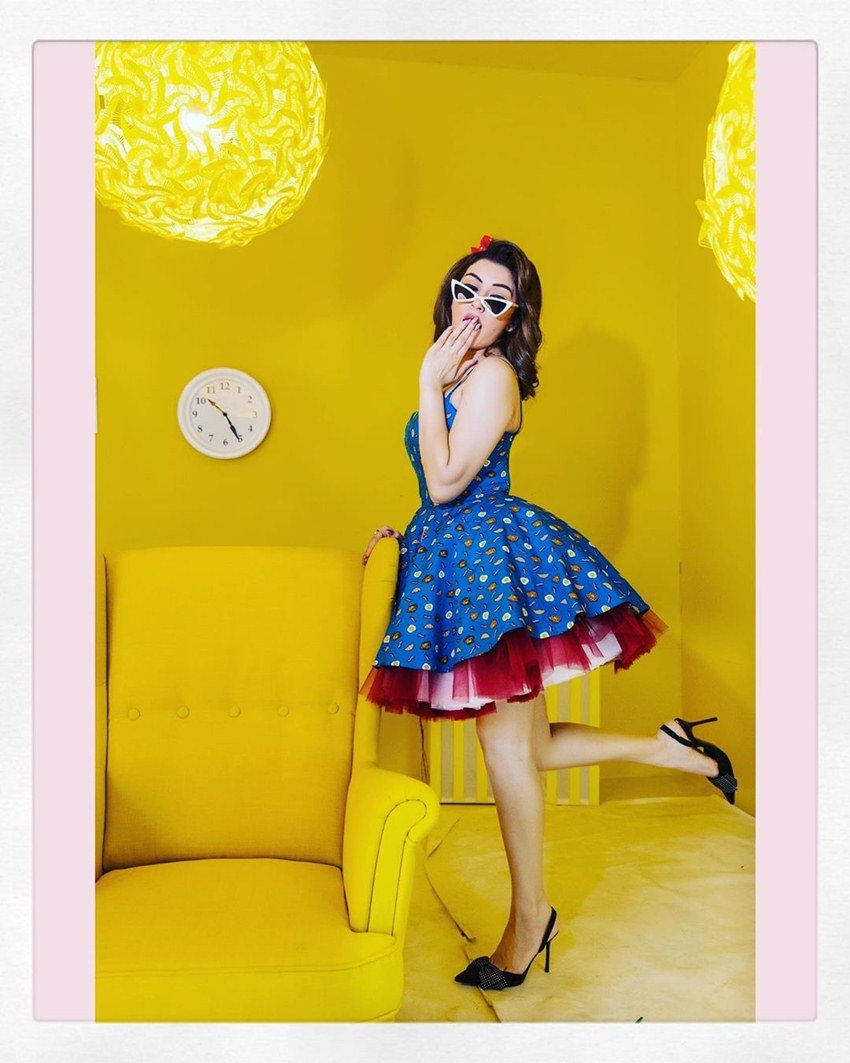 सोशल मीडिया में उन्हें करीब 35 लाख लोग फॉलो करते हैं।