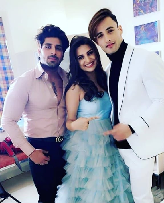asim riaz, asim riaz himanshi khurana in neha kakkar, asim riaz himanshi khurana new song, asim riaz himanshi khurana relationship, asim riaz himanshi khurana song, asim riaz himanshi khurana lovestory, asim riaz, neha kakkad, Himanshi's mother,Himanshi Khurana,bigg boss 13 news,asimanshi, bollywood, entertainment, bollywood celebs, tv stars