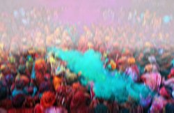 रविवारी: क्यों मोपे रंग की मारे पिचकारी