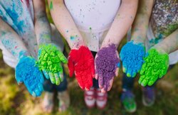 Holi 2020: झटपट चले जाएंगे होली के पक्के रंग, इन तरीकों को आजमाएं