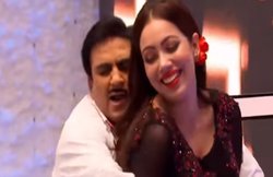 Taarak Mehta ka Ooltah Chashmaah: दुनिया को भूल जमकर नाचे बबिता और जेठालाल, जल-भुनकर राख हो गया अय्यर