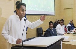 दिग्विजय सिंह और मंत्रियों को हिरासत में लेना तानाशाही, जरूरत पड़ी तो बेंगलुरू जाऊंगा, बोले कमलनाथ