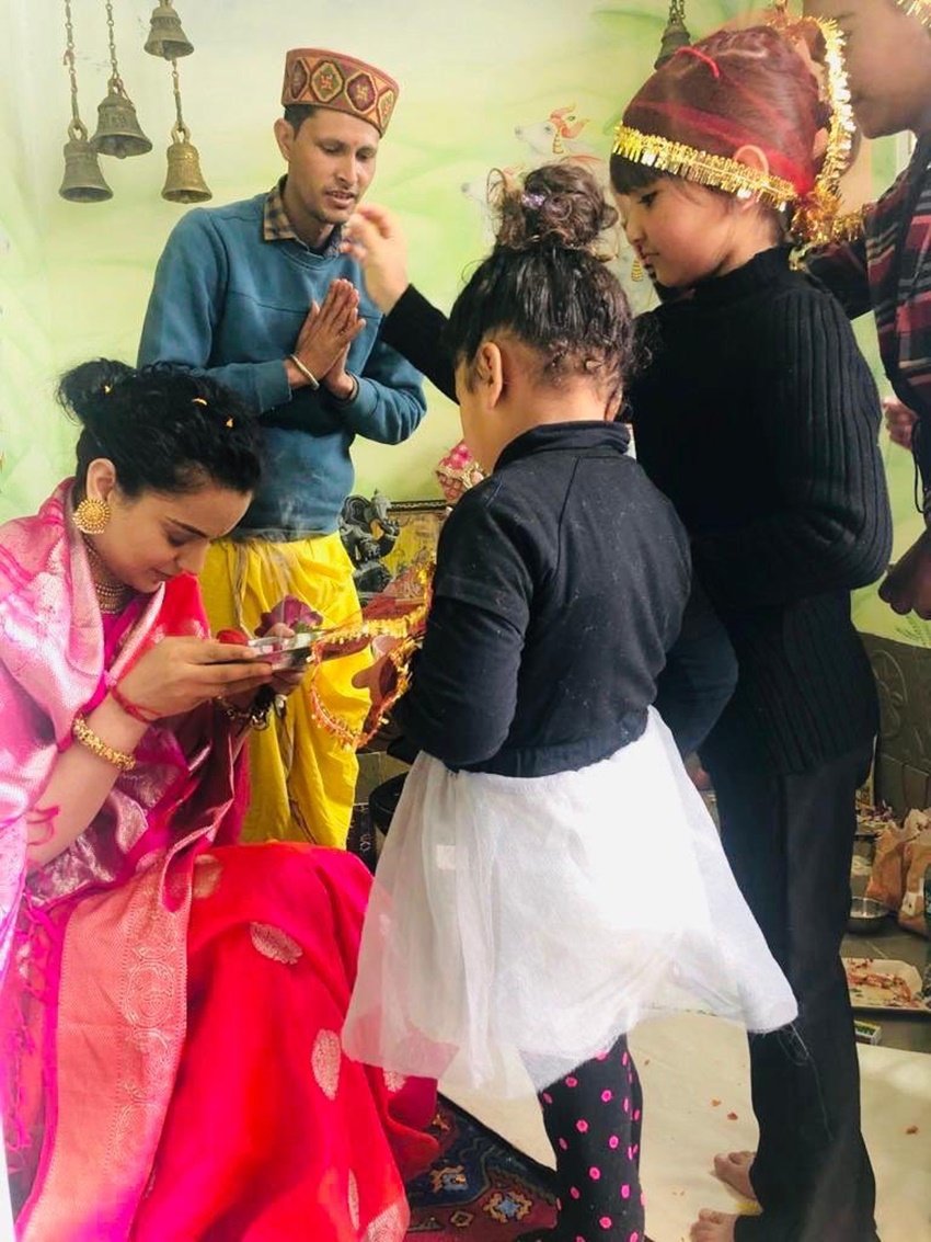 कंगना ने अपने जन्मदिन पर कन्या पूजन भी करवाया था।