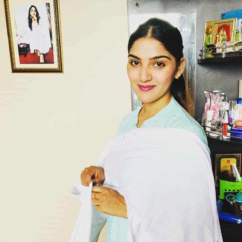 कल्पना शर्मा का ये वीडियो खूब वायरल हो रहा है। लोग वीडियो पर रिएक्ट करते हुए लिख रहे हैं कि कोई इस कदर एक जैसा कैसे हो सकता है।