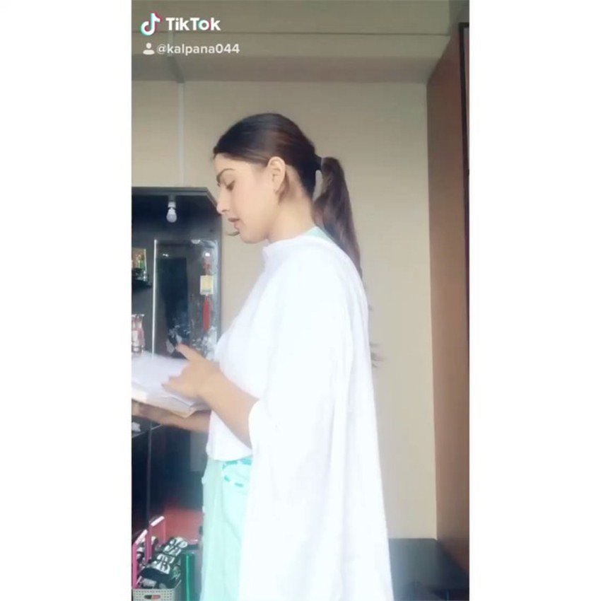 इस वीडियो को देख कोई भी धोखा खा सकता है कि वीडियो में दिख रहीं मोहतरमा कल्पना हैं या कियारा।