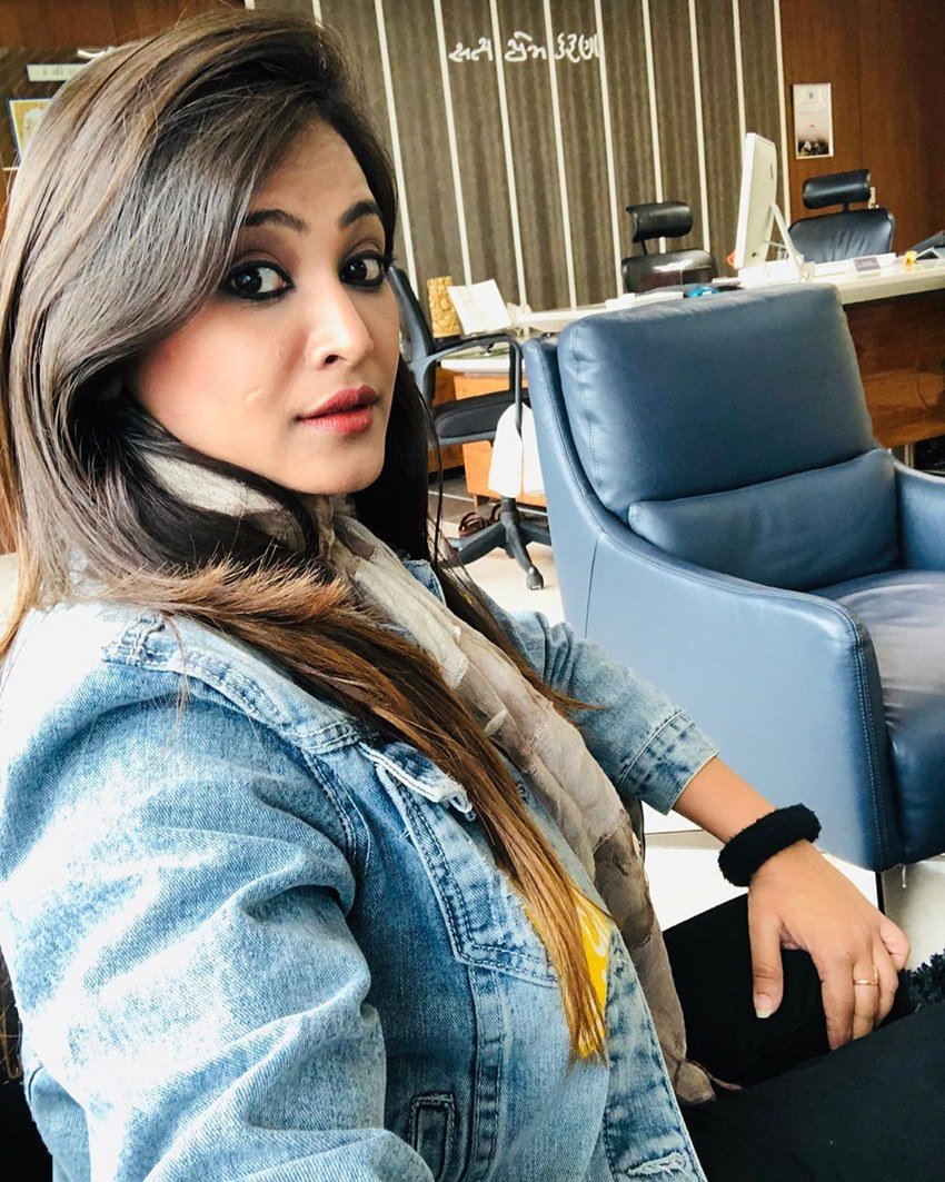 इस टिप्पणी से भरवाड़ समाज के जय हो ग्रुप और कीर्ति पटेल में ठन गई। दोनों टिकटॉक वीडियो बना एक दूसरे को धमकियां देने लगें।
