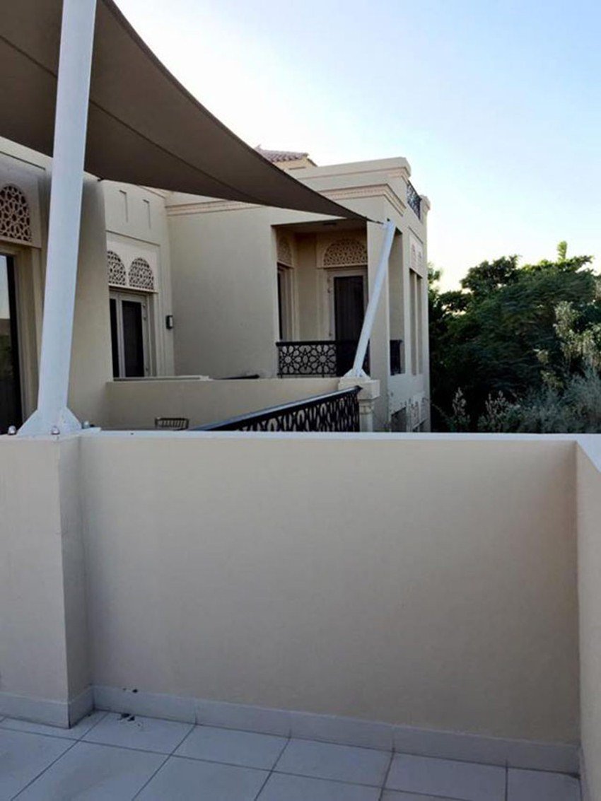 साल 2018 में कमार आर खान अपने इस आलीशान बंगले को बेचना चाहते थे। हालांकि बाद में उन्होंने अपना मन टाल दिया।