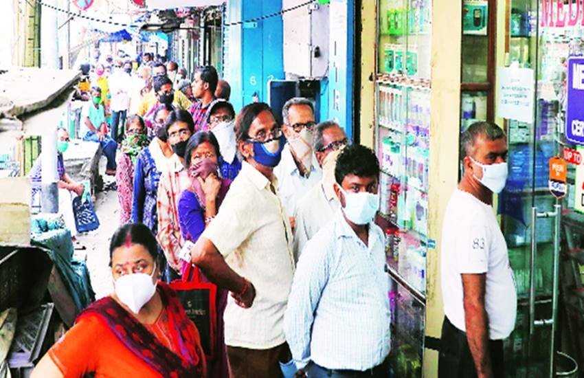 राशन आदि के लिए लोगों की भागदौड़ के पीछे एक बड़ी वजह पिछले चार दिनों के जनता कर्फ्यू के अनुभव थे। 