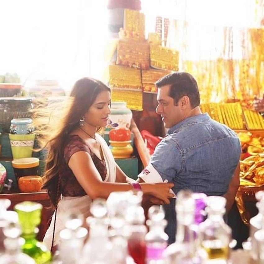 बता दें कि महेश मांजरेकर की बेटी सई मांजरेकर सलमान खान के साथ दबंग 3 में नजर आ चुकी हैं।