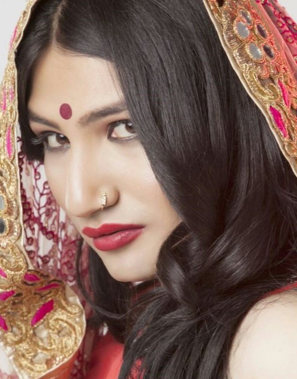 माहिका को ये डर भी सता रहा है कि जब वह अपने वतन लौटेंगी तो उनके साथ क्या हो सकता है। उन्होंने कहा कि, 'मुझे वापस जाने के बारे में सोचकर अजीब भी लग रहा है। मैं वहां जाऊंगी तो लोग मेरे पास नहीं आएंगे क्योंकि उन्हें लगेगा मुझमें वायरस है। मुझे सही में कुछ समझ नहीं आ रहा है, मुझे बस लग रहा है कि मैं बुरी तरह फंस गई हूं।'