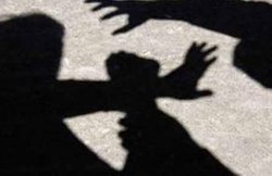 फिर जुटी भीड़: बिहार में लोगों ने चोर को खंभे से बांध कर पीटा, पुलिस ने बचाया