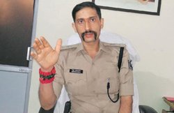 बिहार: DIG मनु महाराज के नाम से लड़कियों को भेजते थे गंदी फोटो, धरे गए 2 भाई