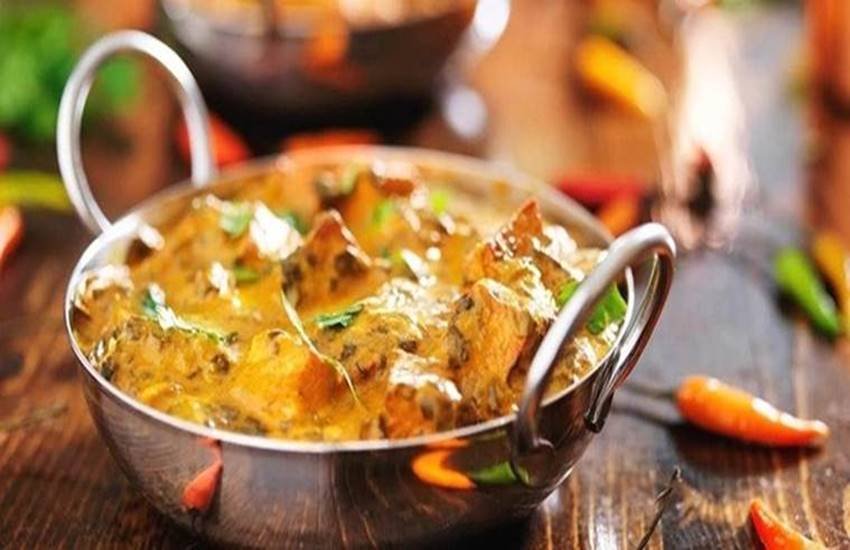 मशरूम और पनीर की गाढ़ी-मसालेदार सब्जियां तो आप खूब बनाते और खाते हैं, पर इनका असली स्वाद बिना मसाले के भी आता है। यों जरूरी नहीं कि हर बार सब्जियां मसालेदार ही बनाई जाएं। कभी-कभी बिना मसाले की भी सब्जी बना कर खाएं और उनके मूल स्वाद का आनंद लें। मशरूम और पनीर की गाढ़ी-मसालेदार सब्जियां तो आप खूब बनाते और खाते हैं, पर इनका असली स्वाद बिना मसाले के भी आता है। यों जरूरी नहीं कि हर बार सब्जियां मसालेदार ही बनाई जाएं। कभी-कभी बिना मसाले की भी सब्जी बना कर खाएं और उनके मूल स्वाद का आनंद लें।