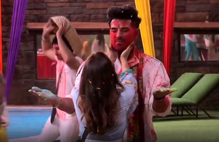 Mujhse Shaadi karoge: होली के रंग में रंगे पारस और शहनाज, वाइल्ड कार्ड एंट्री ने सेलिब्रेशन को बनाया मजेदार