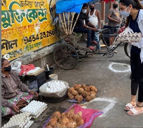 TMC MP and actress Nusrat Jahan Trolled over making chicken at home, nusrat jahan trolled, actress nusrat jahan, nusrat jahan post, coronavirus, nusrat jahan hand wash, nusrat jahan wasting water, nusrat troll, नुसरत जहां ट्रोल, TMC MP NUSRAT JAHAN, Coronavirus Outbreak, Nizamuddin congregation, COVID-19 case, COVID-19 death case, markaz, nizmuddin delhi, Telangana, latest news on coronavirus outbreak, Nizamuddin coronavirus cases, Nizamuddin mosque, Delhi Nizamuddin coronavirus, coronavirus india cases, coronavirus india hotspots, covid-19, coronavirus, coronavirus update, coronavirus latest news, coronavirus news