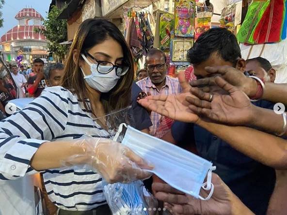 TMC MP and actress Nusrat Jahan Trolled over making chicken at home, nusrat jahan trolled, actress nusrat jahan, nusrat jahan post, coronavirus, nusrat jahan hand wash, nusrat jahan wasting water, nusrat troll, नुसरत जहां ट्रोल, TMC MP NUSRAT JAHAN, Coronavirus Outbreak, Nizamuddin congregation, COVID-19 case, COVID-19 death case, markaz, nizmuddin delhi, Telangana, latest news on coronavirus outbreak, Nizamuddin coronavirus cases, Nizamuddin mosque, Delhi Nizamuddin coronavirus, coronavirus india cases, coronavirus india hotspots, covid-19, coronavirus, coronavirus update, coronavirus latest news, coronavirus news