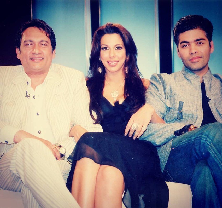 अपने जमाने की बोल्ड अभिनेत्रियों में शुमार पूजा बेदी (Pooja Bedi) एक बार फिर से चर्चा में हैं। पूजा बेदी भले फिल्मों से दूर हैं लेकिन सोशल मीडिया में काफी एक्टिव रहती हैं। वह आए दिन अपनी तस्वीरें और वीडियोज शेयर करती रहती हैं। पूजा बेदी ने जम्मू कश्मीर के पूर्व सीएम उमर अबदुल्ला (Omar Abdullah) के साथ फोटो ट्वीट की है। पूजा का ये ट्वीट वायरल हो रहा है।
