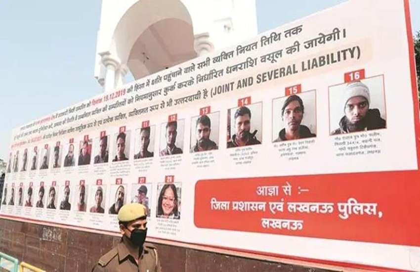 लखनऊ में सीएए विरोधी आंदोलन में हिंसा फैलाने के आरोपियों के पोस्टर (फोटो -इंडियन एक्सप्रेस) 