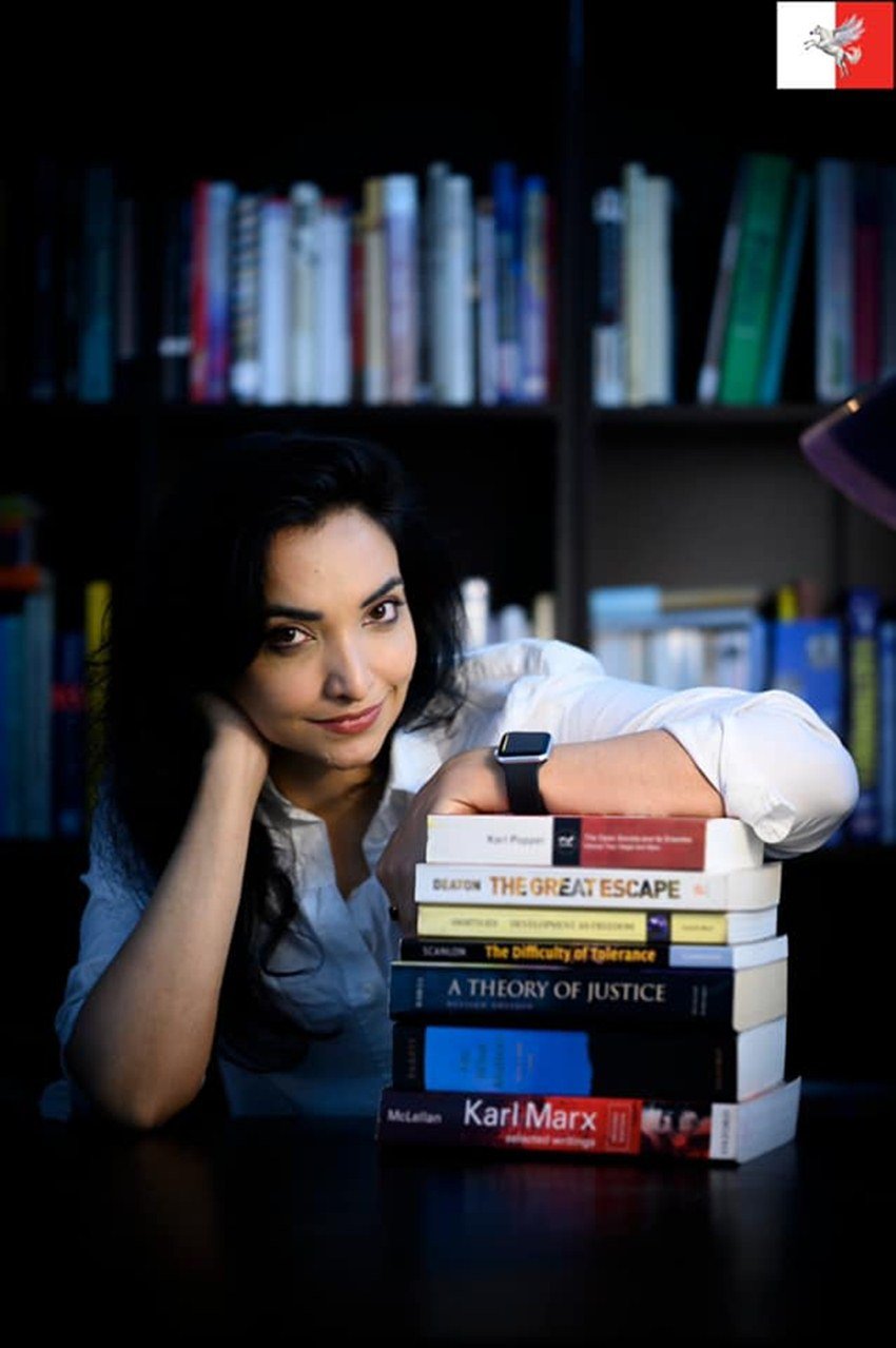 पुष्पम प्रिया चौधरी बिहार के दरभंगा की रहने वाली हैं। उन्होंने लंदन से पढ़ाई की है।