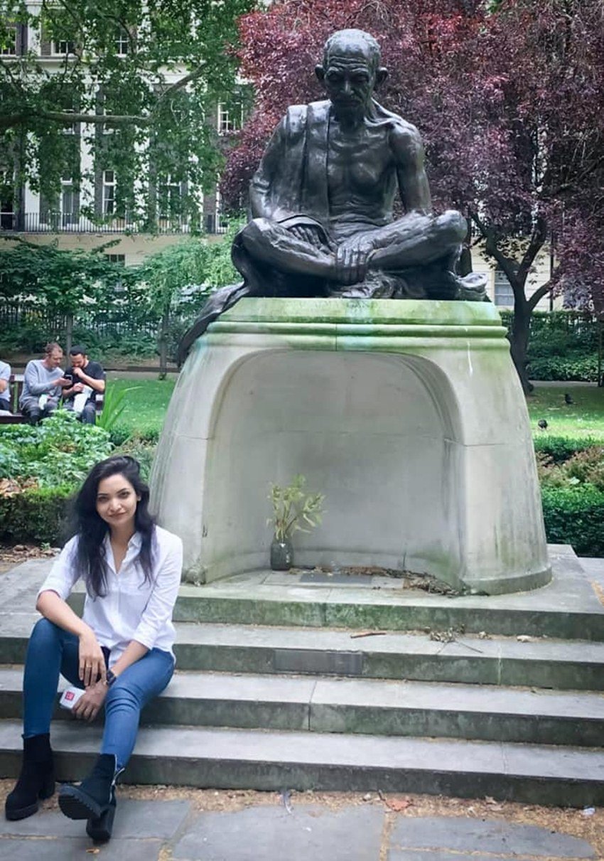 पुष्पम ब्रिटेन की ससेक्स यूनिवर्सिटी से डेवलपमेंट स्टडीज में मास्टर्स हैं। इसके अलावा उन्होंने प्रतिष्ठित लंदन स्कूल ऑफ इकोनॉमिक्स एंड पॉलिटिकल साइंस से पब्लिक एडमिनिस्ट्रेश में एमए भी किया है।