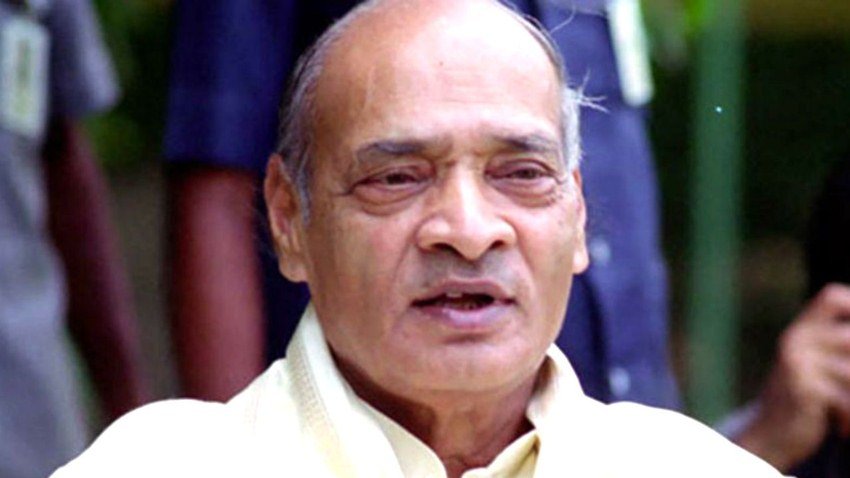 दिवंगत प्रधानमंत्री पीवी नरसिम्हा राव पुणे के फर्गुसन कॉलेज और नागपुर विश्वविद्यालय से पढ़ाई की थी। उनके पास बीएससी औऱ एलएलबी की डिग्री थी।