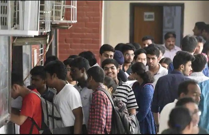 रेलवे में सरकारी नौकरी, बिना टेस्ट और इंटरव्यू के होगा सलेक्शन, इनके लिए कोई आवेदन फीस नहीं