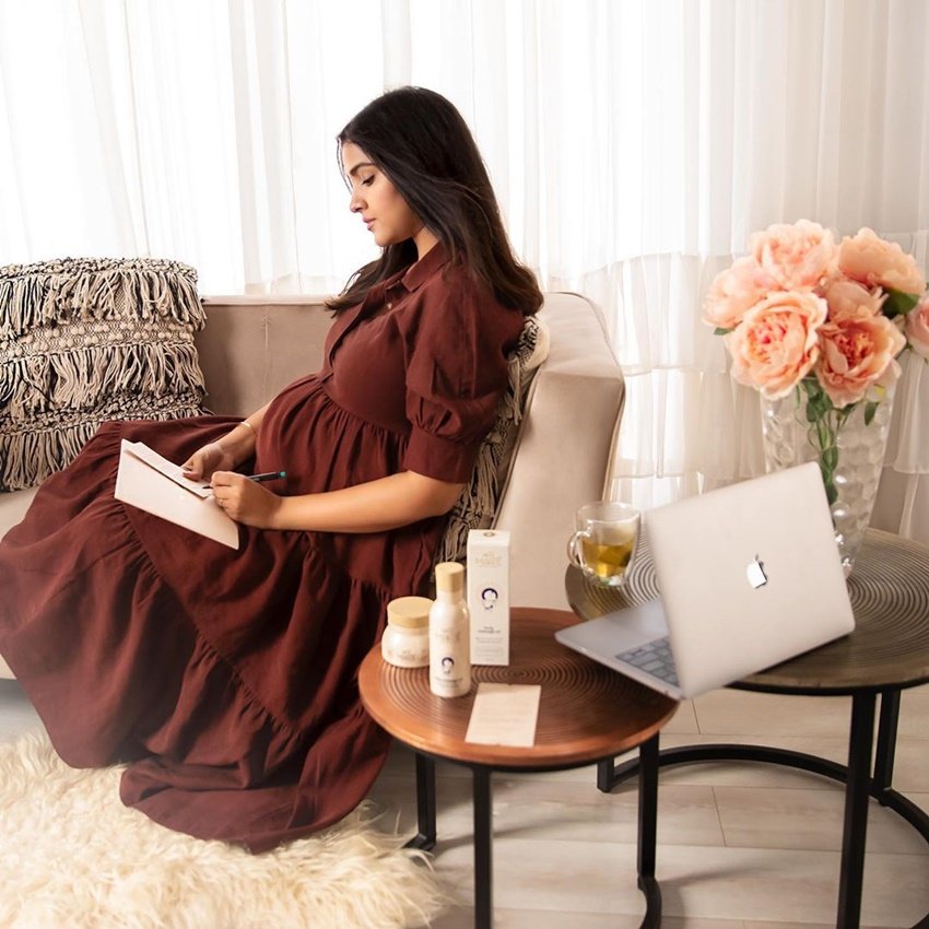 बेटे को जन्म देने से पहले प्रियंका रैना आए दिन सोशल मीडिया में अपनी प्रेग्नेंसी से जुड़े अनुभव फैंस के साथ शेयर करती रहती थीं।