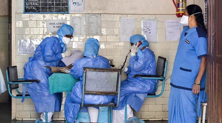 रवीश ने लोगों को स्थिति से अवगत कराते हुए ये भी लिखा कि, 'हमने स्वास्थ्य सेवाओं पर कभी ध्यान नहीं दिया। कम से कम अब तो दीजिए। आप अपनी सरकार से कहिए वेंटिलेटर दीजिए। हमें चाहिए वेंटिलेटर, वेंटिलेटर और वेंटिलेटर।