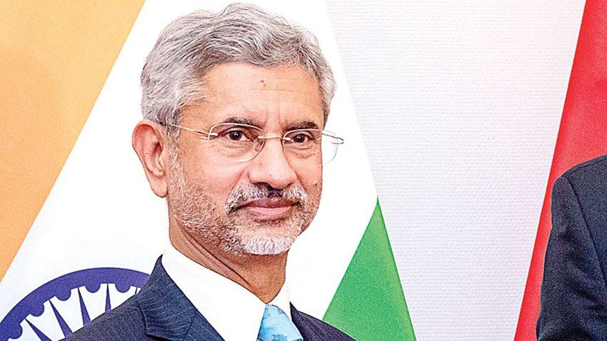 विदेश मंत्री एस जयशंकर के बेटे ध्रुव ने अमेरिका की जॉ़र्ज टाउन यूनिवर्सिटी से एमए किया है वहीं बेटी मेधा डेनिसन यूनिवर्सिटी से बीए कर रही हैं।