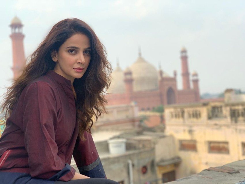 ये खबर सोशल मीडिया में फैलते ही सबा कमर मुश्किल में फंस गईं।