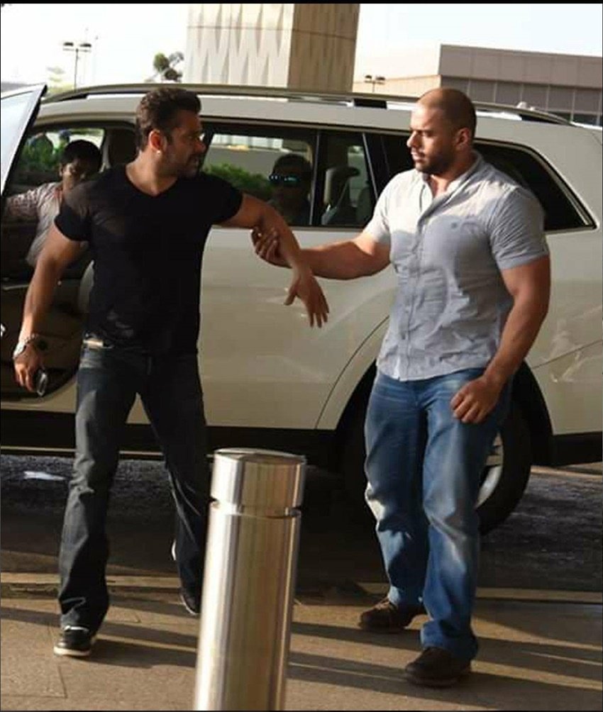 अबदुल्ला का परिवार सलमान खान के परिवार से काफी क्लोज था।