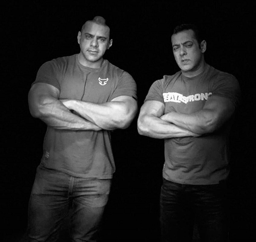 सलमान खान ने अबदुल्ला के निधन पर दुख जताते हुए सोशल मीडिया में लिखा है कि हम तुम्हें बहुत ज्यादा प्यार करते हैं..हमेशा याद आओगे।