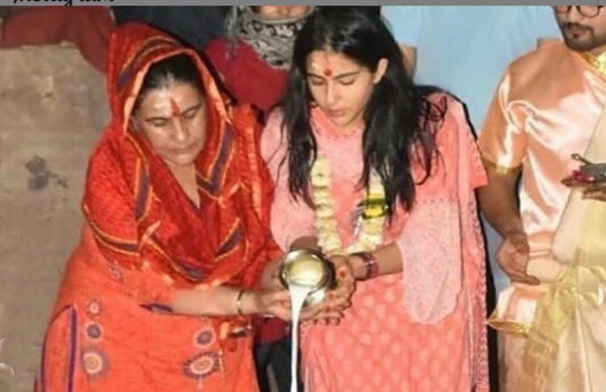 sara ali khan, Sara ali khan worship kashi vishwanath temple, सारा अली खान, sara ali khan kashi vishwanath, sara ali khan controversy, sara ali khan controversy kashi vishwanath, सारा अली खान, सारा अली खान काशी विश्वनाथ मंदिर, सारा अली खान वाराणसी, entertainment news, bollywood, atrangi