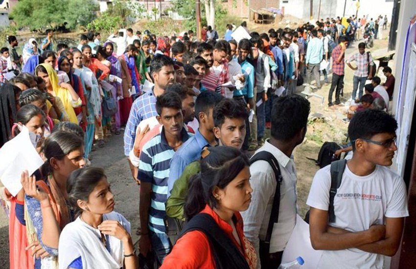 Sarkari Naukri: 10वीं पास से लेकर पोस्‍ट ग्रेजुएट तक के लिए निकली हैं नौकरी, जल्‍द करें आवेदन