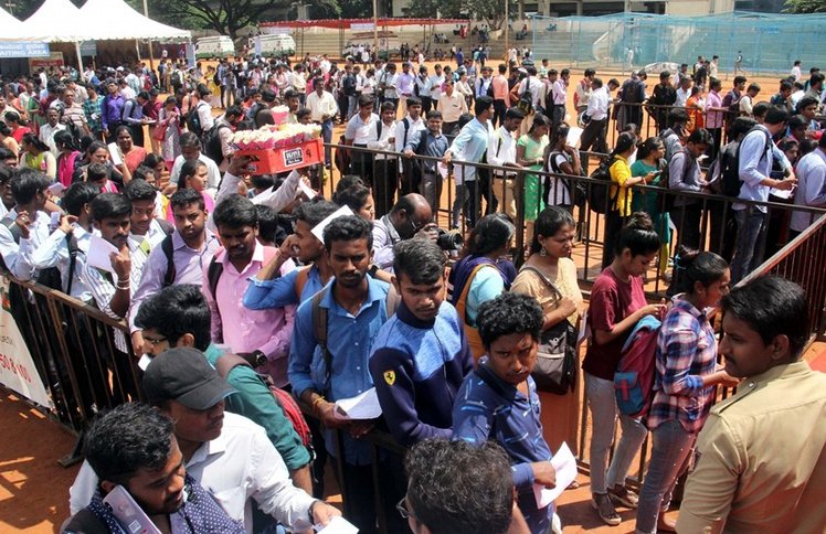 Sarkari Naukri: यूपी, बिहार, हरियाणा, राजस्थान, दिल्ली समेत इन राज्यों में निकली हैं सरकारी नौकरी, ऐसे करें अप्लाई