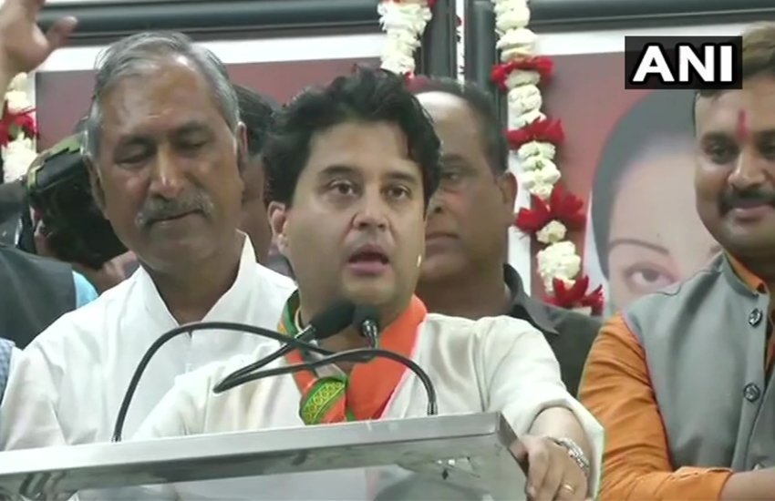 भोपाल स्थित भाजपा मुख्यालय में बोलते ज्योतिरादित्य सिंधिया। (एएनआई इमेज)