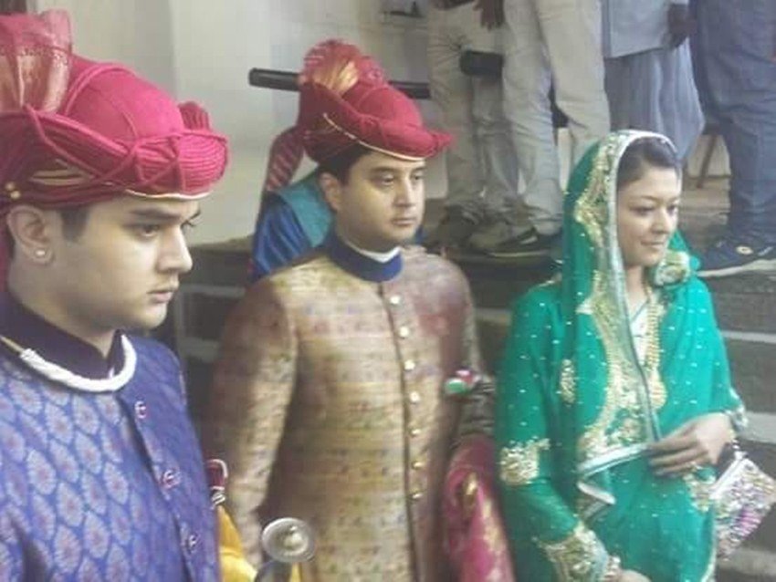 येल से लौटने के बाद वह अपने परिवार की तरह ही राजनीति में सक्रीय होते दिख रहे हैं।