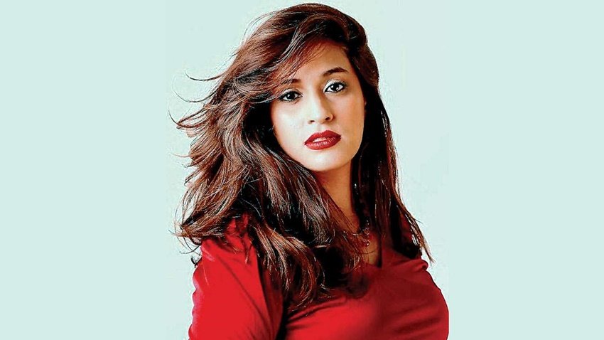 श्वेता ने कहा- अब कोरोना भारत में घर करना चाहता है। मैं इटली में पति के साथ हूं लेकिन पैरेंट्स, सिबलिंग्स की याद आती है। मैं खुद होली के दिन भारत वापस आने वाली थी। मैं चाहती तो फ्लाइट लेकर भारत आ जाती। लेकिन मैंने ये फैसला कोरोना से सतर्क रहते हुए लिया। मैं अपनी और दूसरों की सुरक्षा चाहती थी।