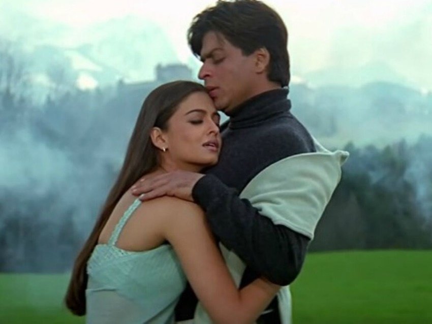 श्वेता ने शाहरुख के लिए तमाम सुपरहिट गाने गाए हैं। फिल्म मोहब्बतें में श्वेता के गाए गाने ब्लॉकबस्टर साबित हुए थे।