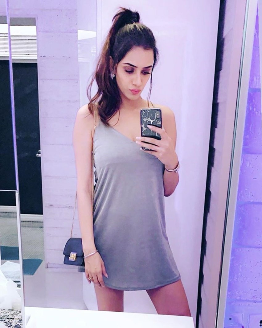 प्रेग्नेंसी के आखिरी महीने में चल रही स्मृति अपने आने वाले बच्चे के लिए नर्वस हैं।