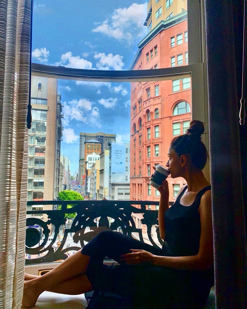 सिर्फ अपने होने वाले बच्चे के लिए ही नहीं बल्कि कोरोना वायरस से उपजे इस खतरनाक माहौल में अन्य प्रेग्नेंट महिलाओं के लिए भी स्मृति ने लिखा।